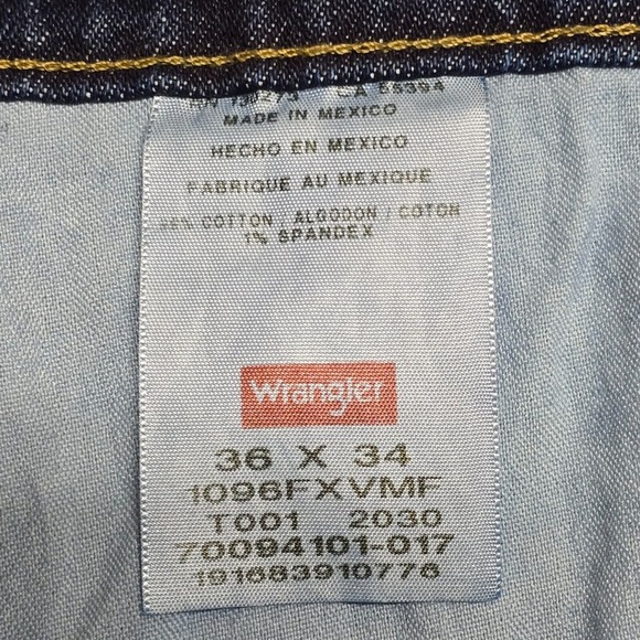 Wrangler Jeans Mens 36x34 (Fits 34x34) Premium Flex Straight Dark Cowboy Biker - Picture 6 of 12